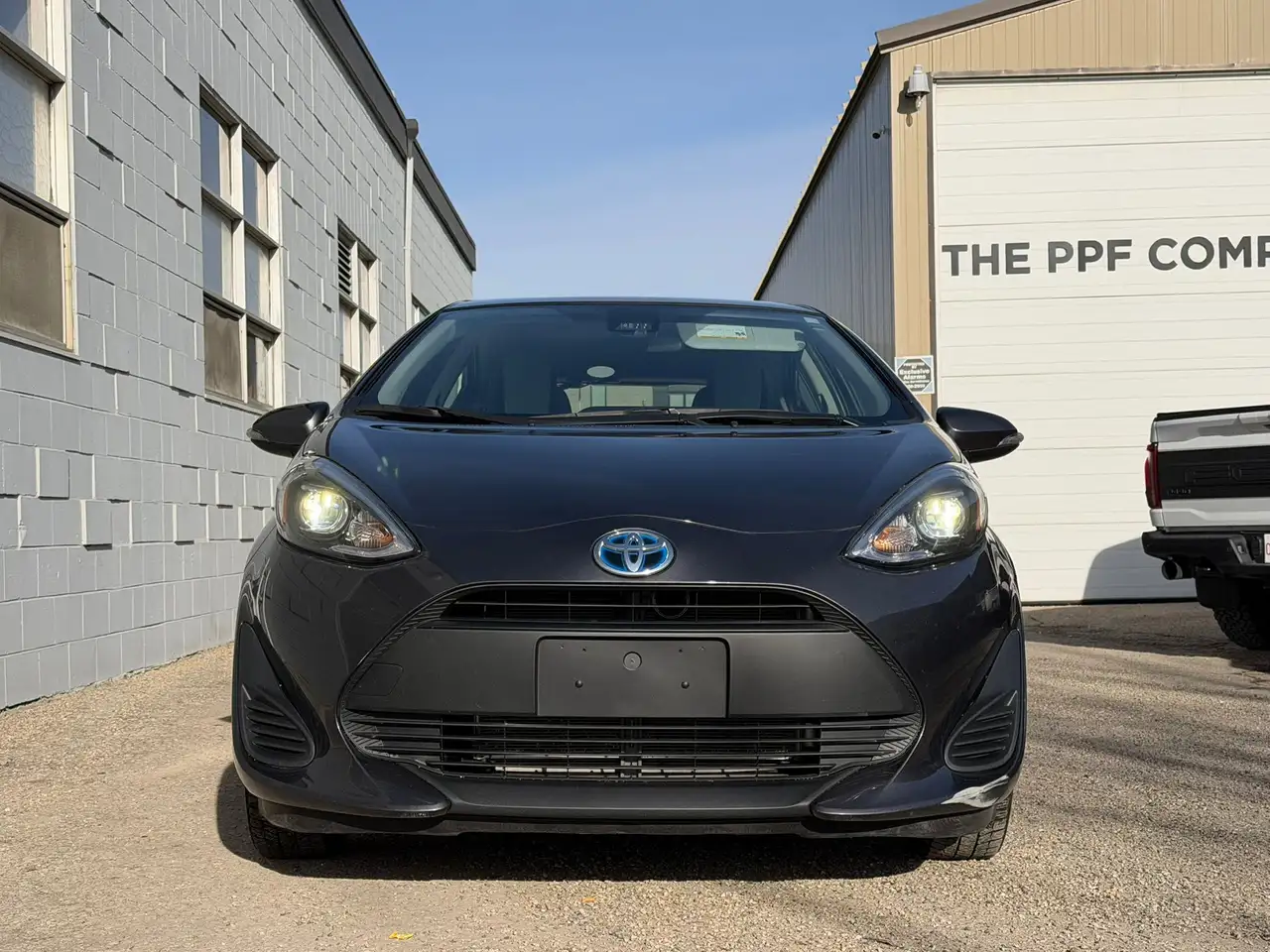 Toyota Prius c снимка Toyota Prius c