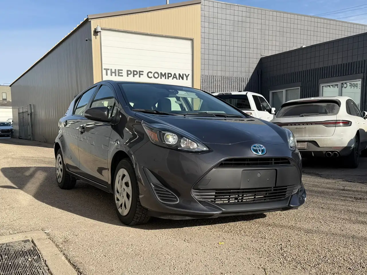 Toyota Prius c снимка Toyota Prius c