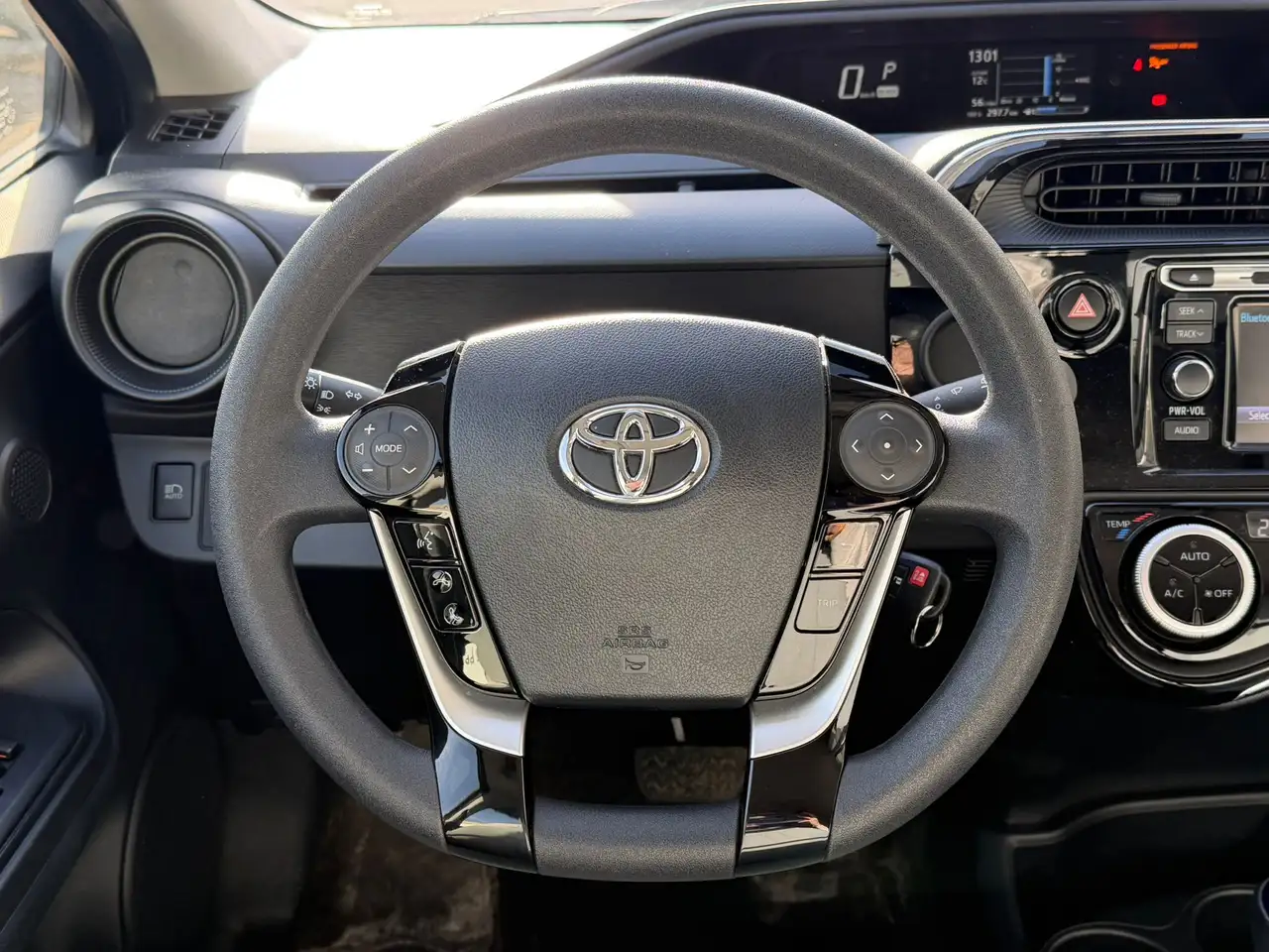 Toyota Prius c снимка Toyota Prius c