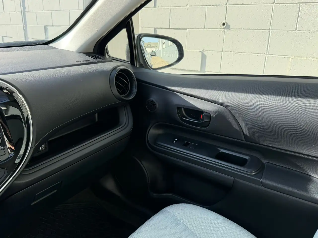 Toyota Prius c снимка Toyota Prius c