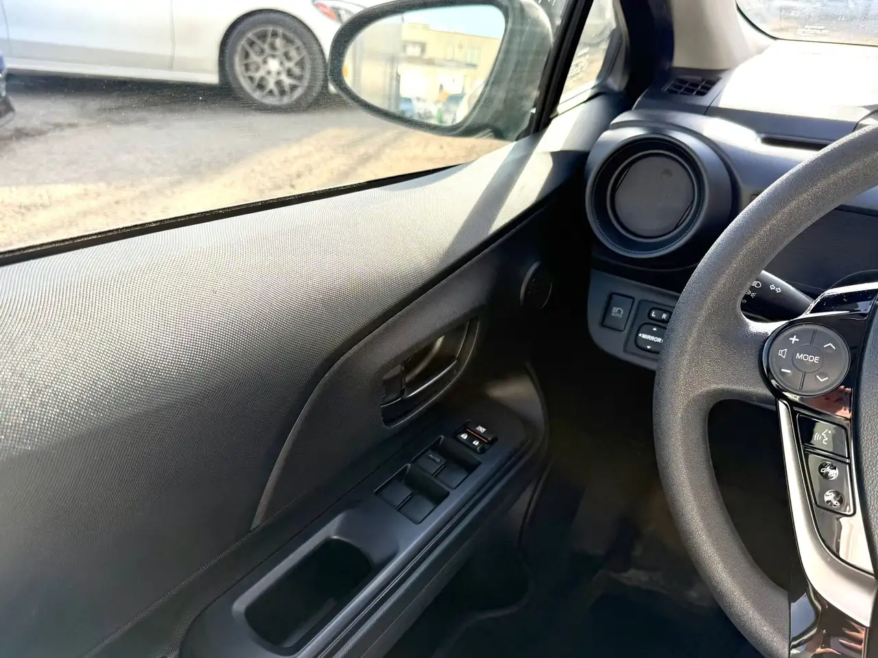 Toyota Prius c снимка Toyota Prius c