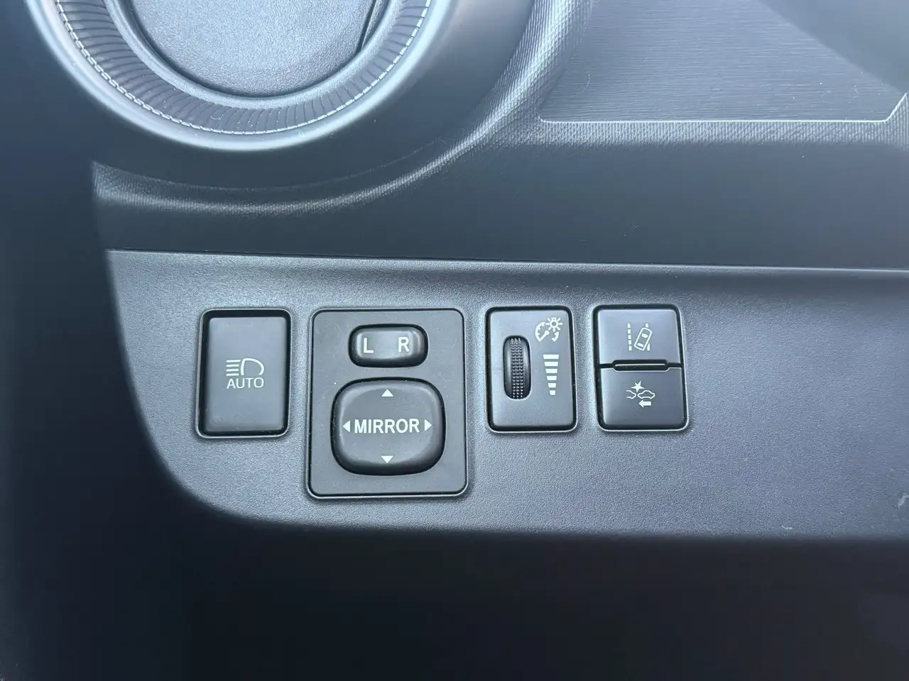 Toyota Prius c снимка Toyota Prius c