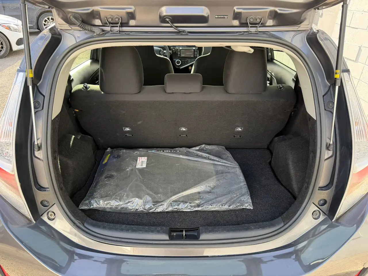 Toyota Prius c снимка Toyota Prius c