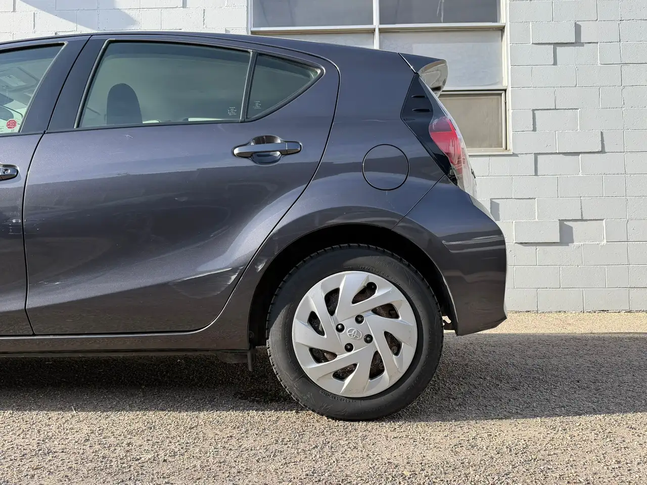 Toyota Prius c снимка Toyota Prius c