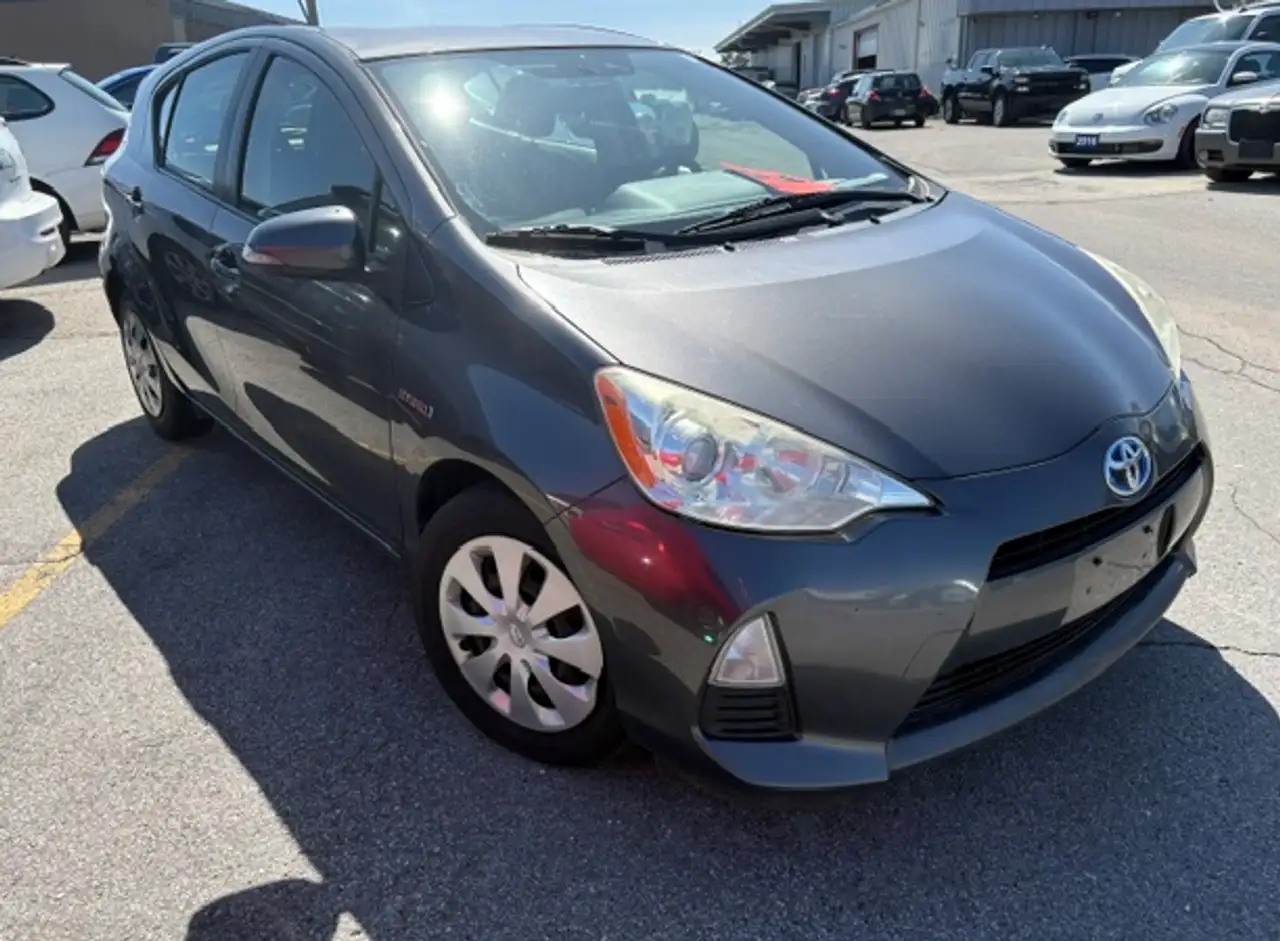 Toyota Prius c снимка Toyota Prius c