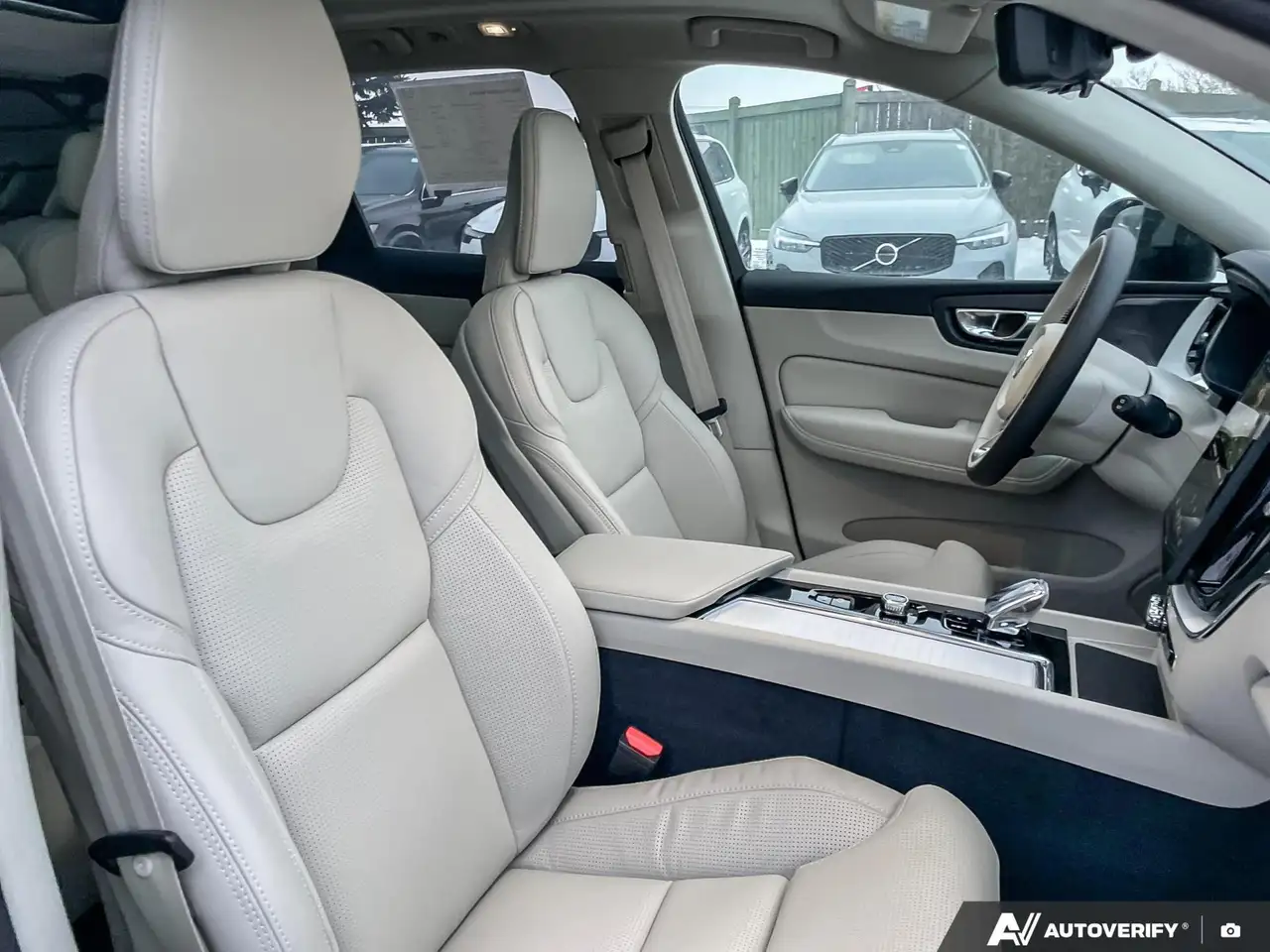 Volvo XC60 снимка Volvo XC60