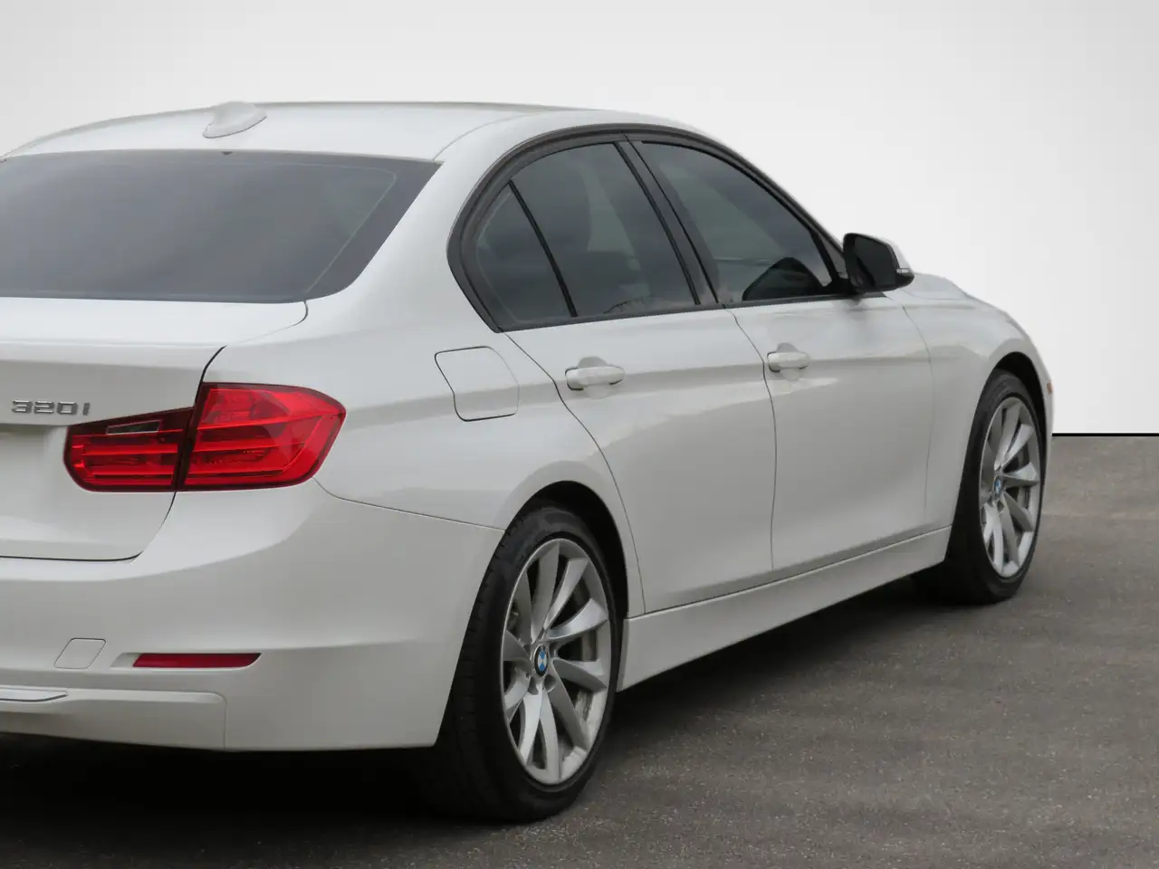 BMW 3 Series photo BMW 3 Series