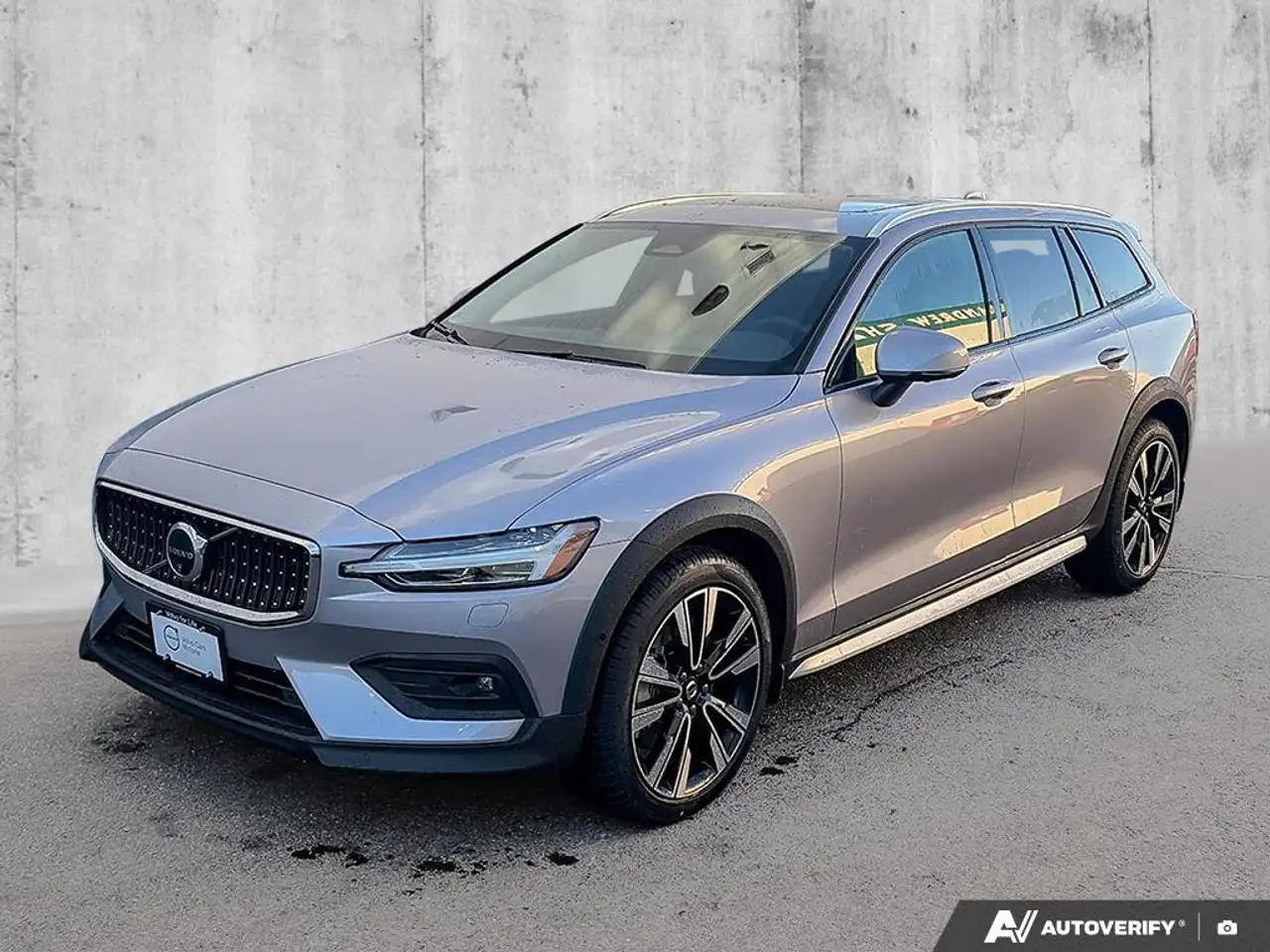 Volvo V60 Cross Country снимка Volvo V60 Cross Country