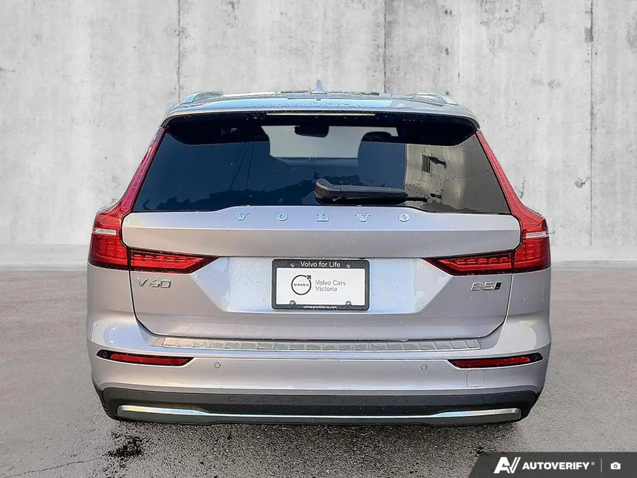 Volvo V60 Cross Country снимка Volvo V60 Cross Country