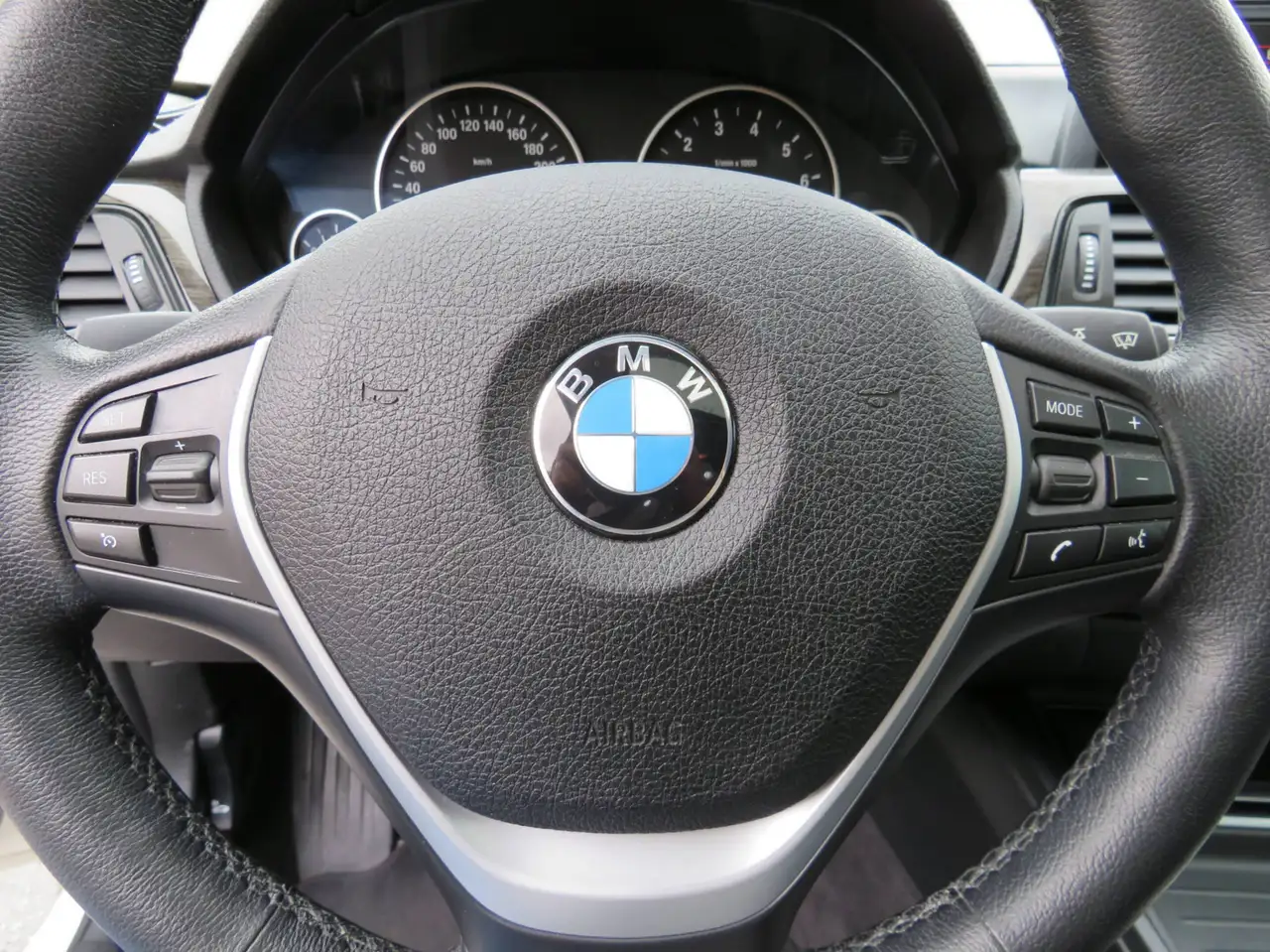 BMW 3 Series photo BMW 3 Series