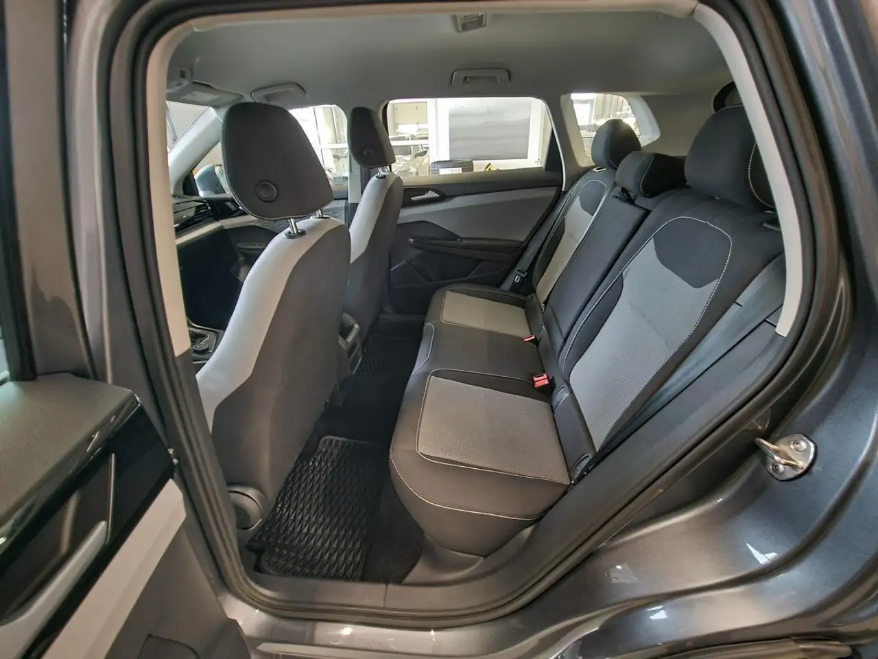 Volkswagen Taos снимка Volkswagen Taos