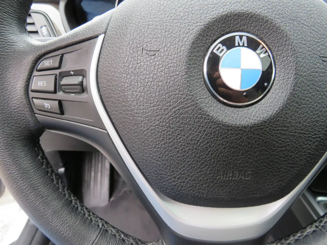 BMW 3 Series photo BMW 3 Series