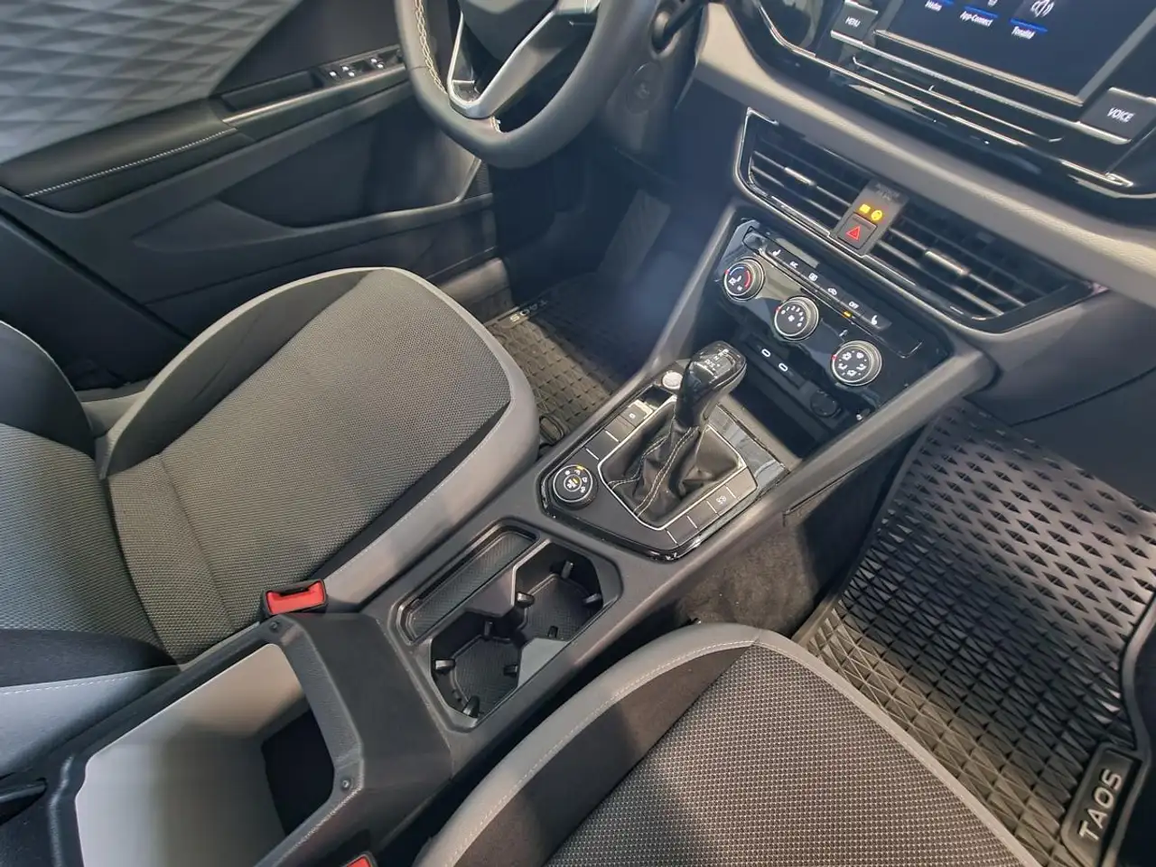 Volkswagen Taos снимка Volkswagen Taos