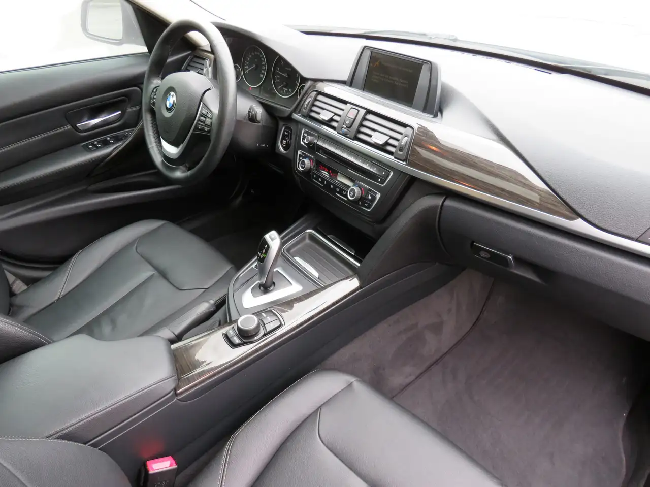 BMW 3 Series photo BMW 3 Series