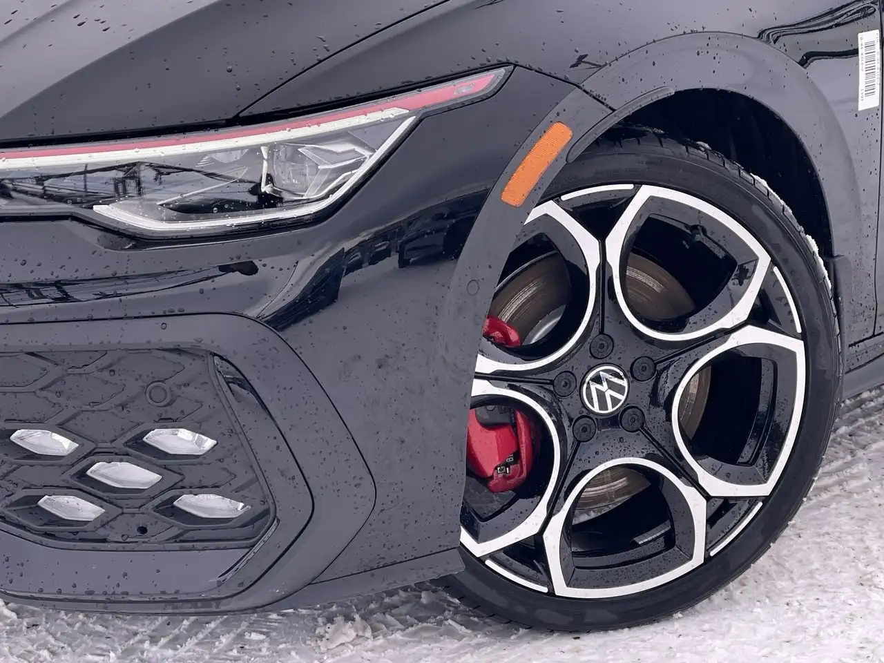 Volkswagen Golf GTI снимка Volkswagen Golf GTI