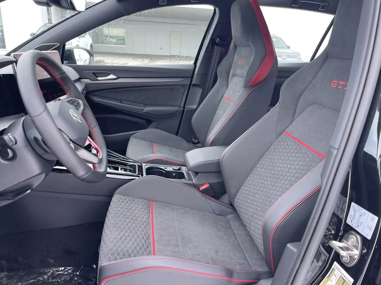 Volkswagen Golf GTI снимка Volkswagen Golf GTI