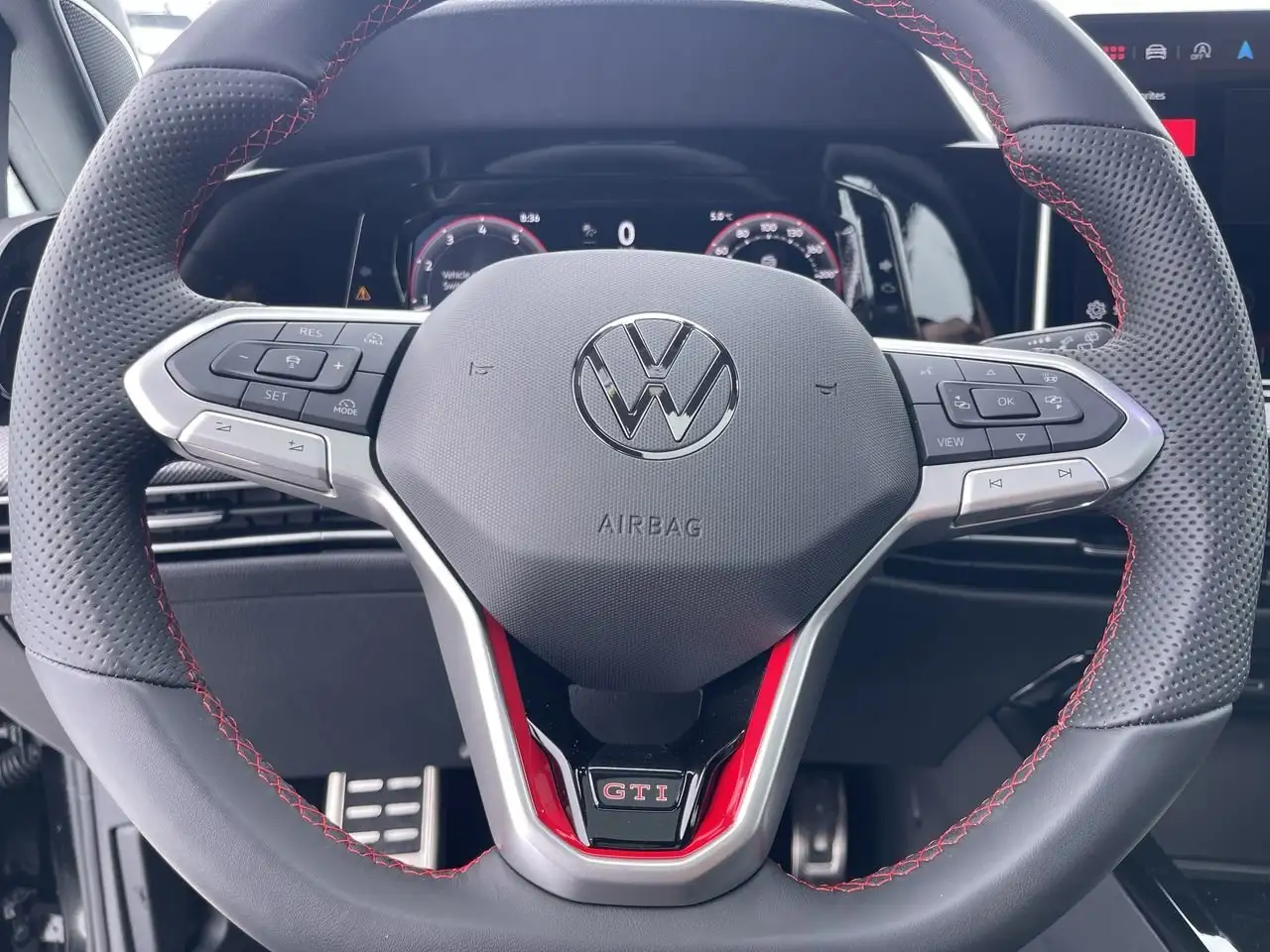 Volkswagen Golf GTI снимка Volkswagen Golf GTI