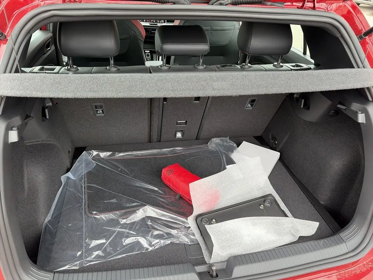 Volkswagen Golf GTI снимка Volkswagen Golf GTI