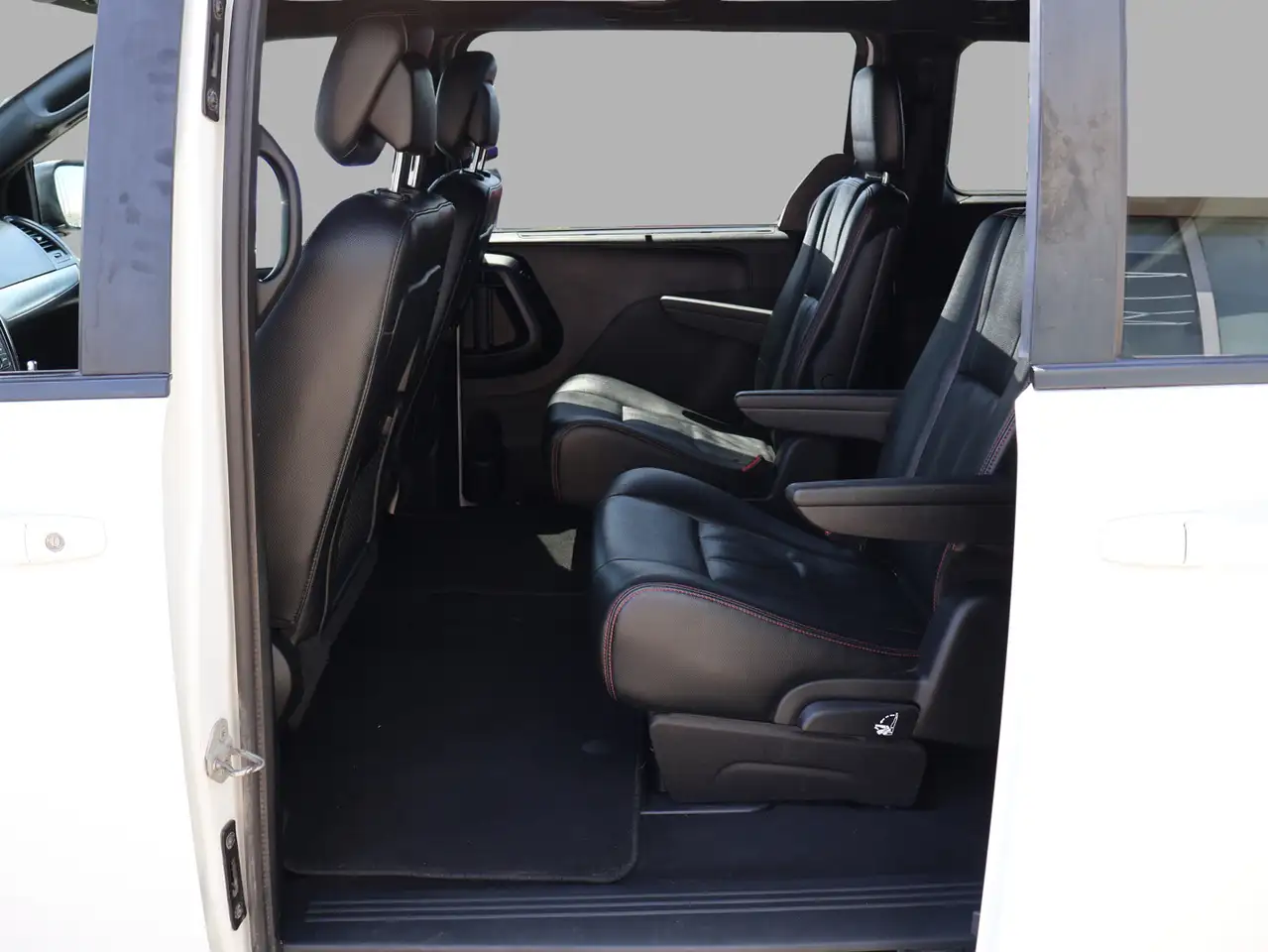 Dodge Grand Caravan снимка Dodge Grand Caravan