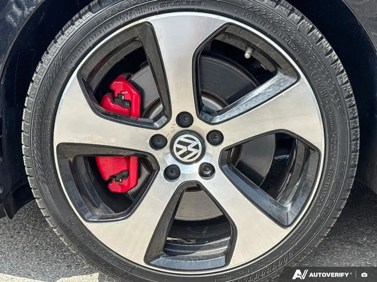 Volkswagen Golf GTI снимка Volkswagen Golf GTI
