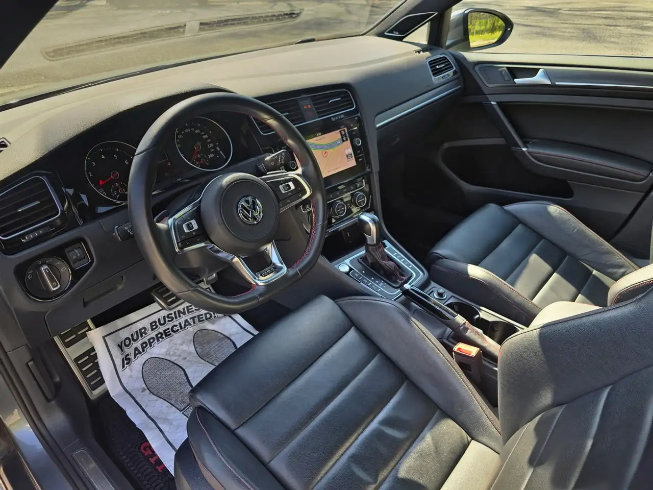 Volkswagen Golf GTI снимка Volkswagen Golf GTI