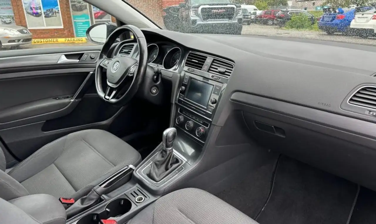 Volkswagen Golf photo Volkswagen Golf