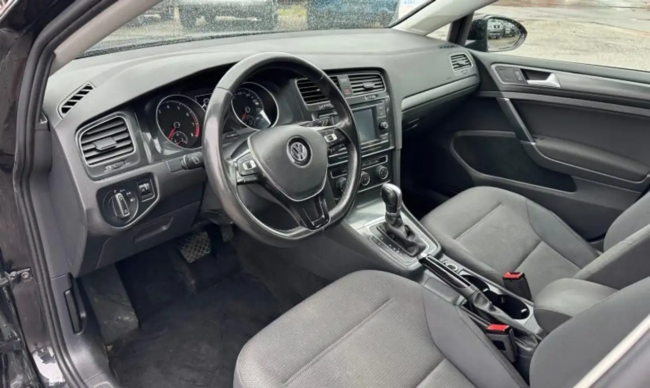 Volkswagen Golf photo Volkswagen Golf
