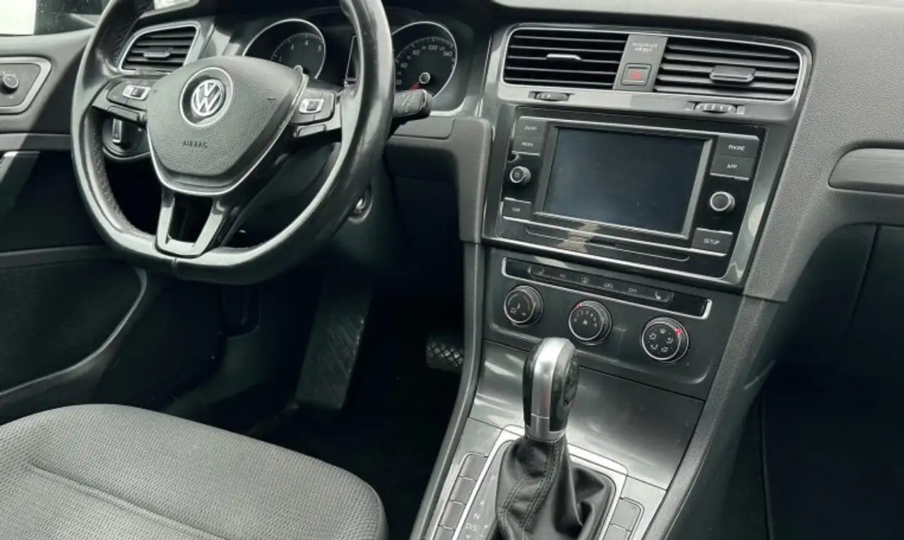 Volkswagen Golf photo Volkswagen Golf