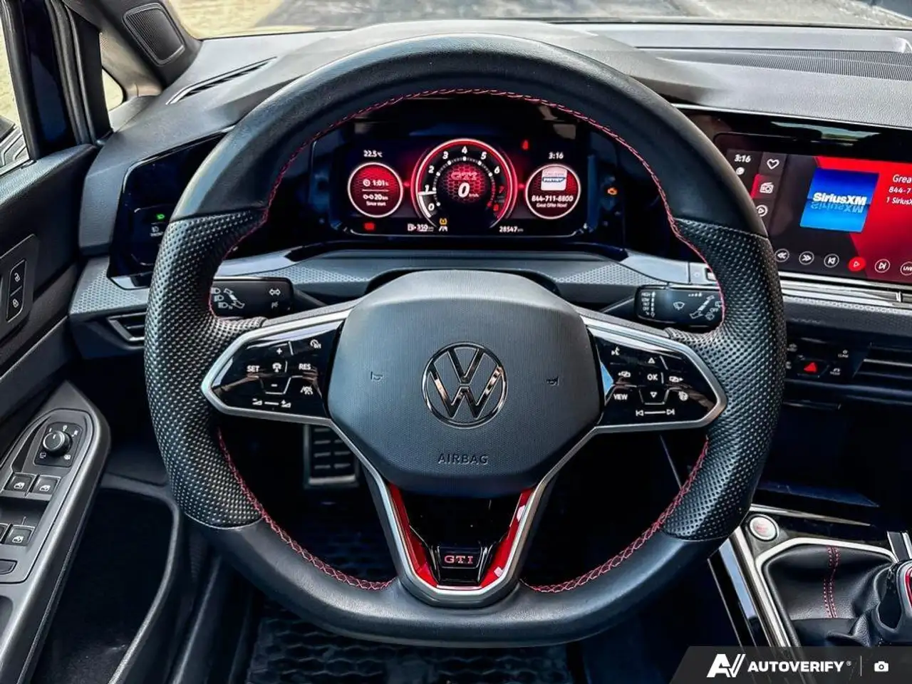 Volkswagen Golf GTI снимка Volkswagen Golf GTI