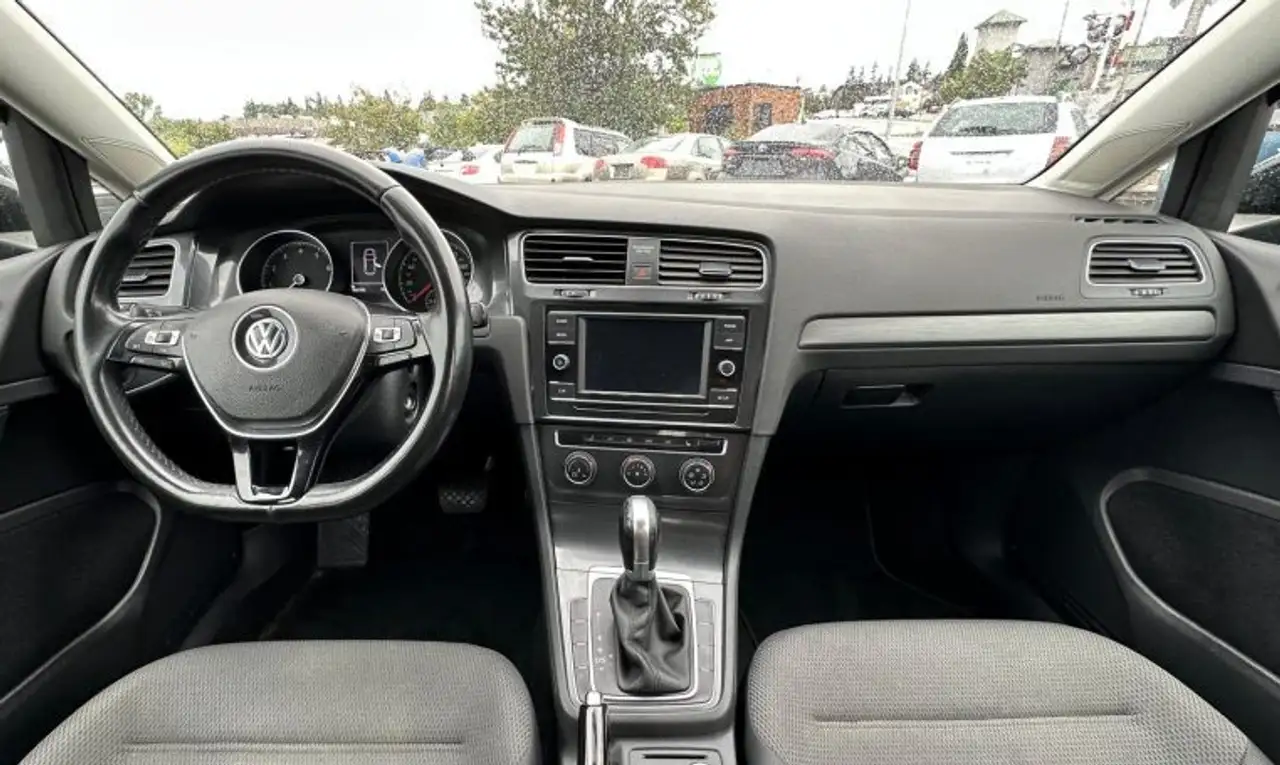 Volkswagen Golf photo Volkswagen Golf