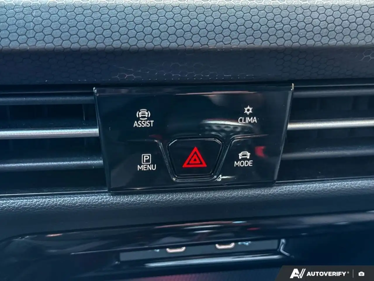 Volkswagen Golf GTI снимка Volkswagen Golf GTI