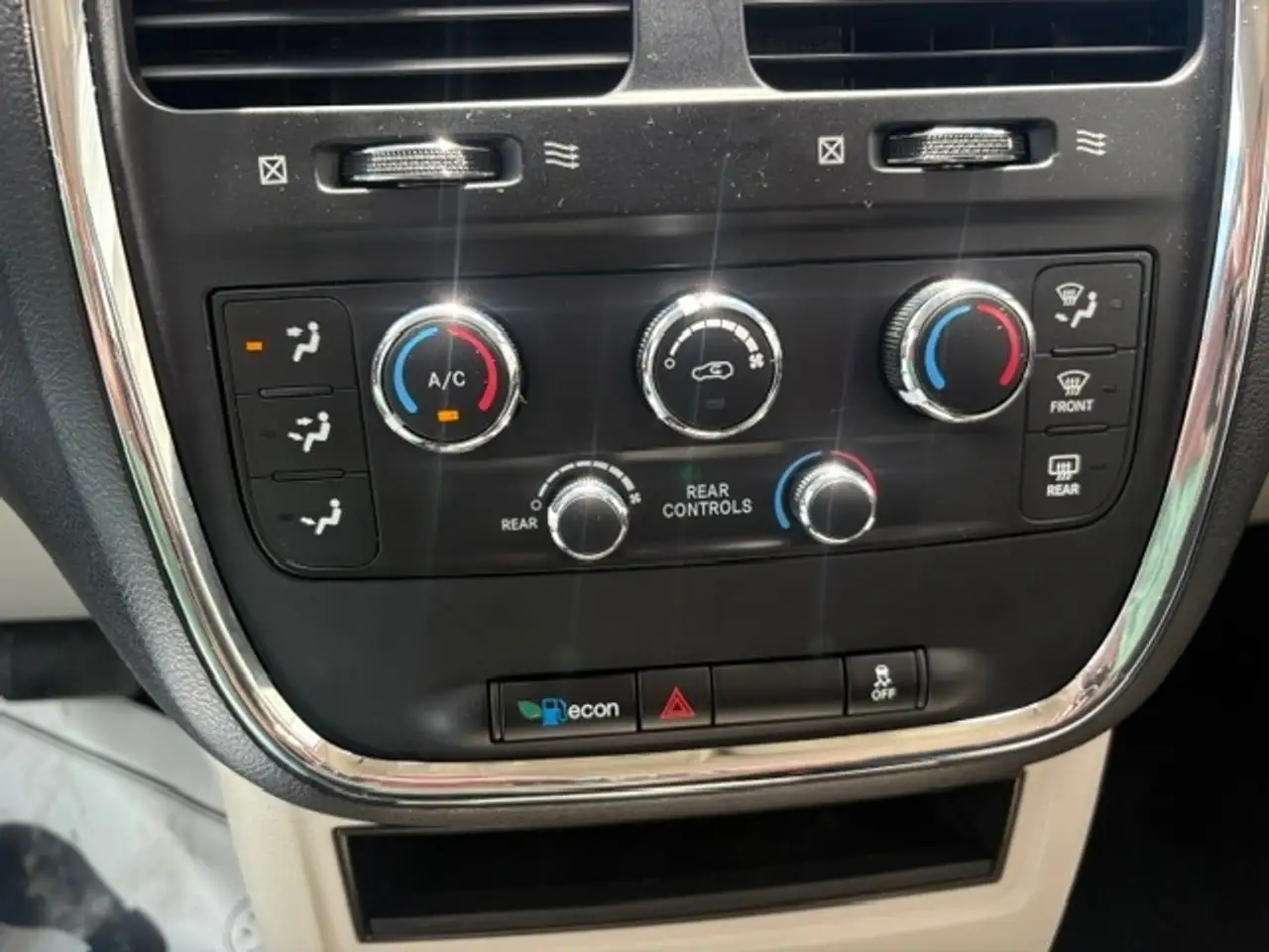 Dodge Grand Caravan photo Dodge Grand Caravan