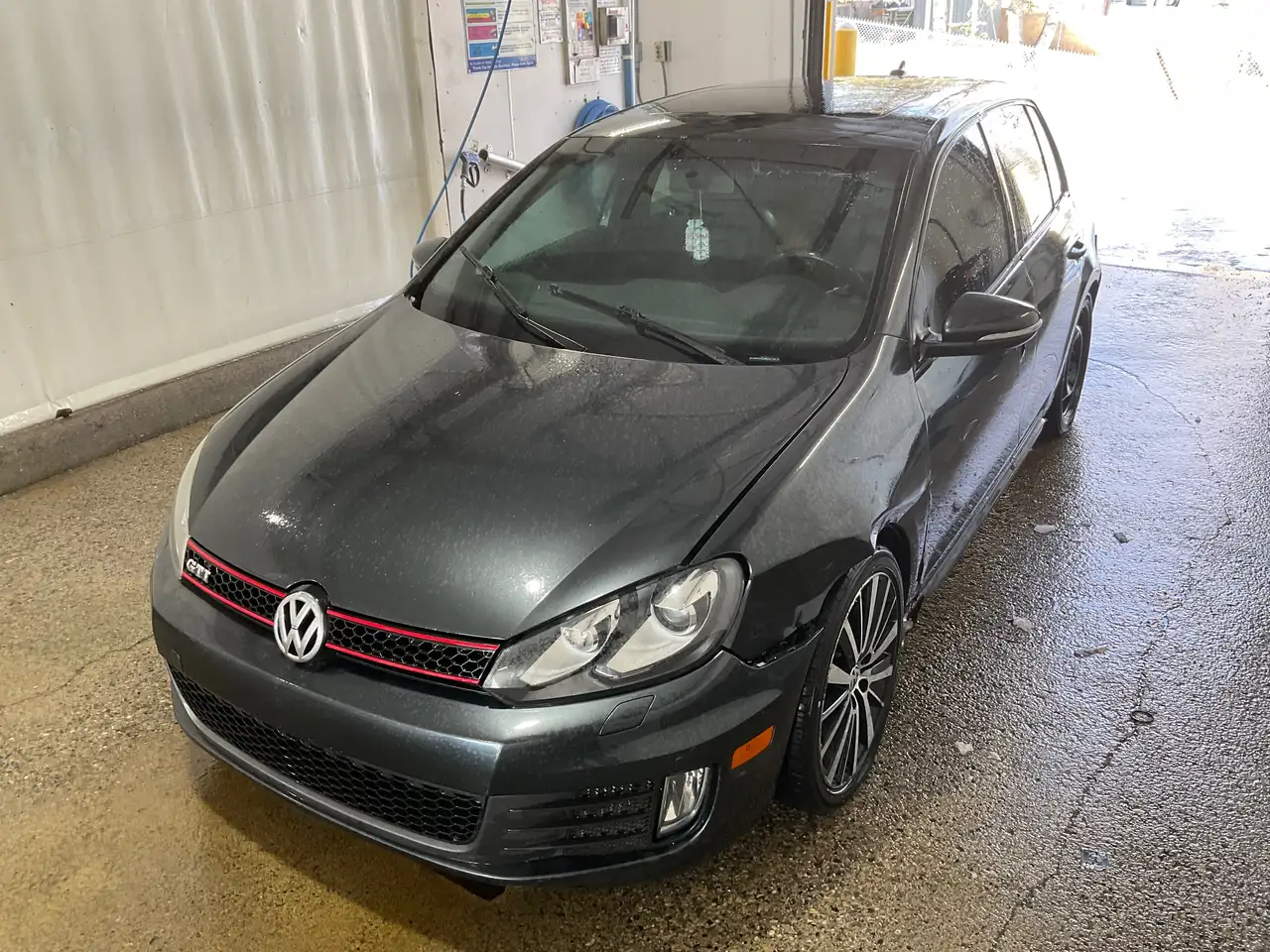 Volkswagen Golf GTI снимка Volkswagen Golf GTI