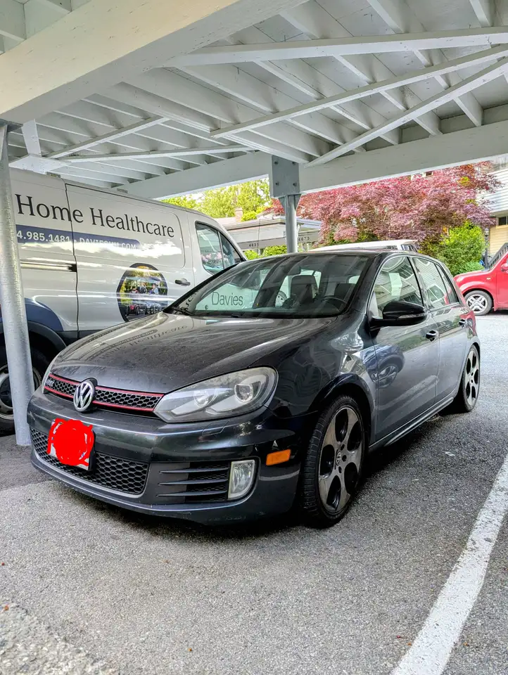 Volkswagen Golf GTI снимка Volkswagen Golf GTI