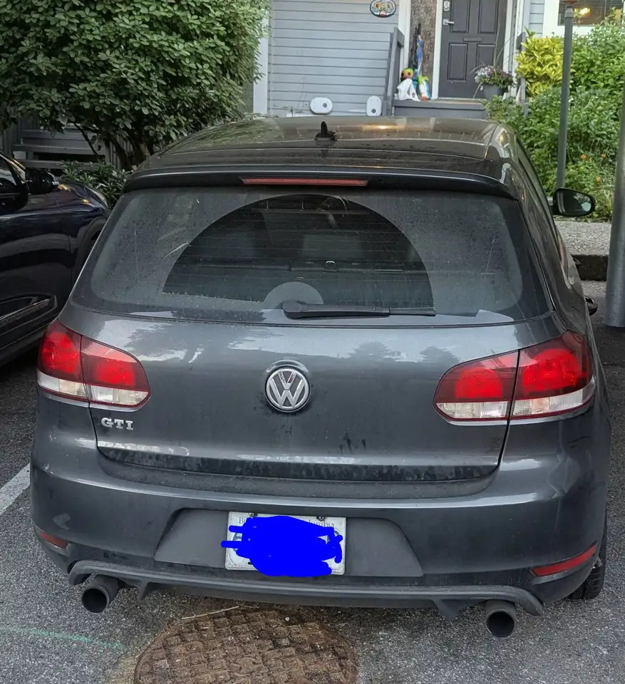 Volkswagen Golf GTI снимка Volkswagen Golf GTI