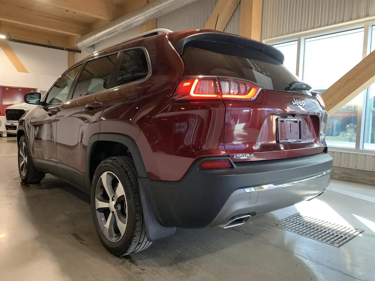 Jeep Cherokee снимка Jeep Cherokee