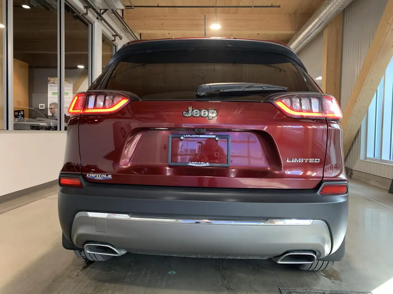 Jeep Cherokee снимка Jeep Cherokee