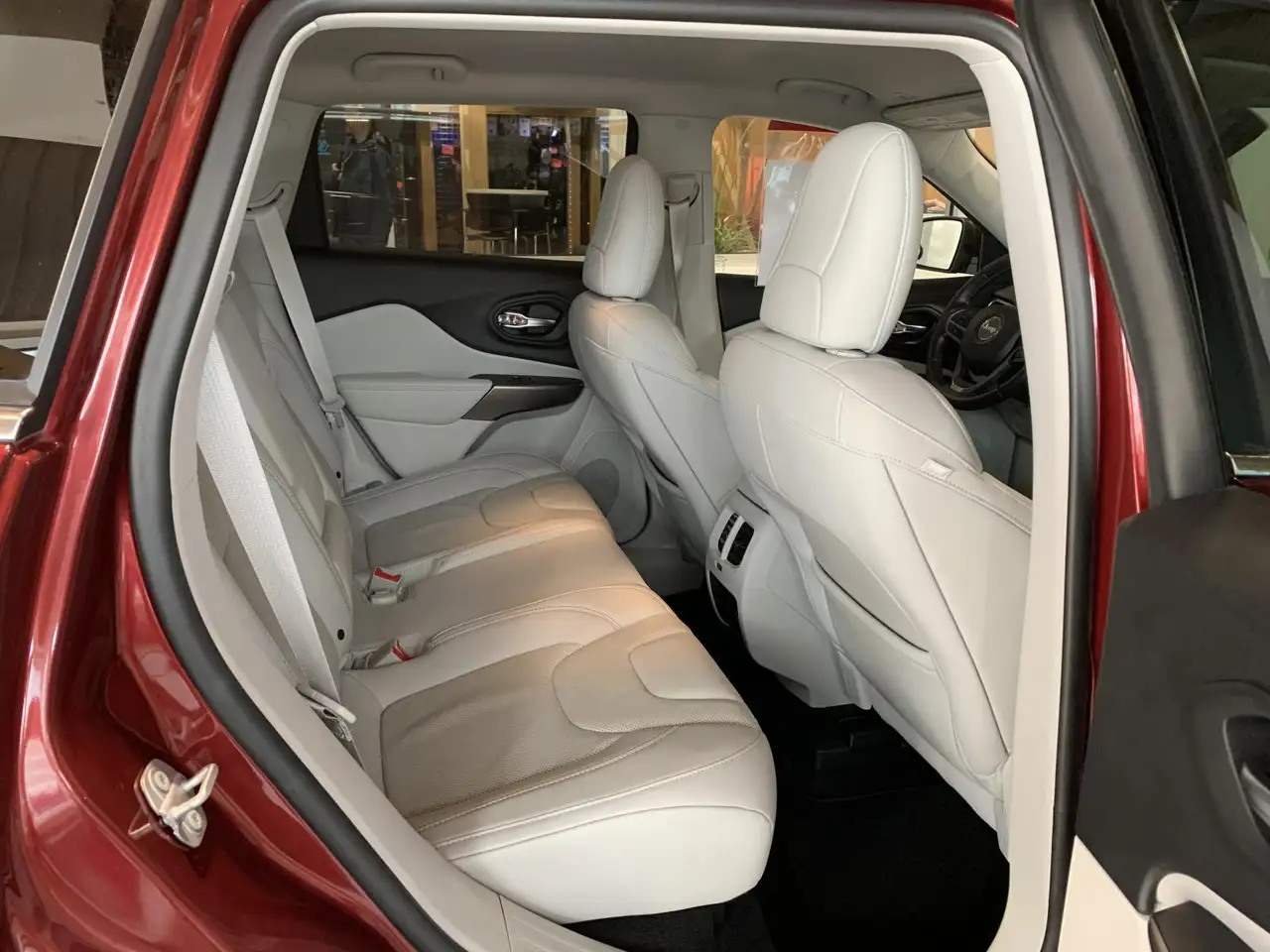 Jeep Cherokee снимка Jeep Cherokee