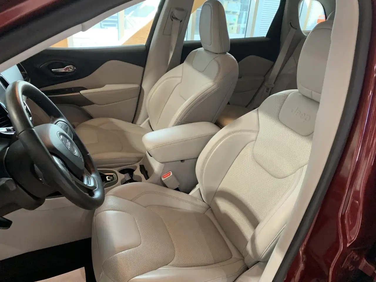 Jeep Cherokee снимка Jeep Cherokee