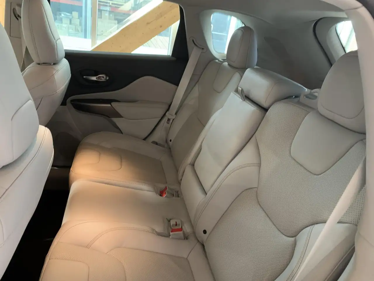 Jeep Cherokee снимка Jeep Cherokee