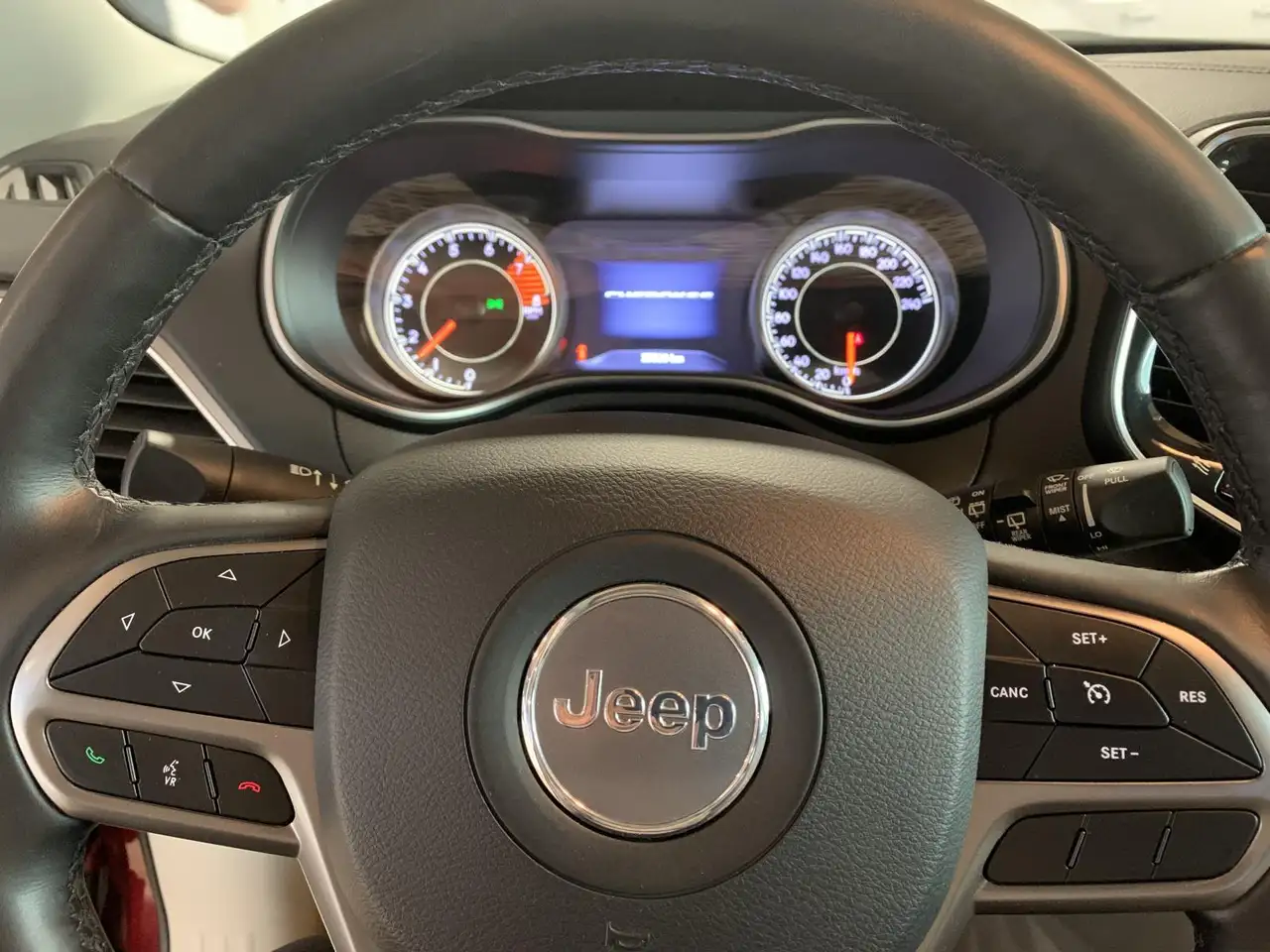 Jeep Cherokee снимка Jeep Cherokee