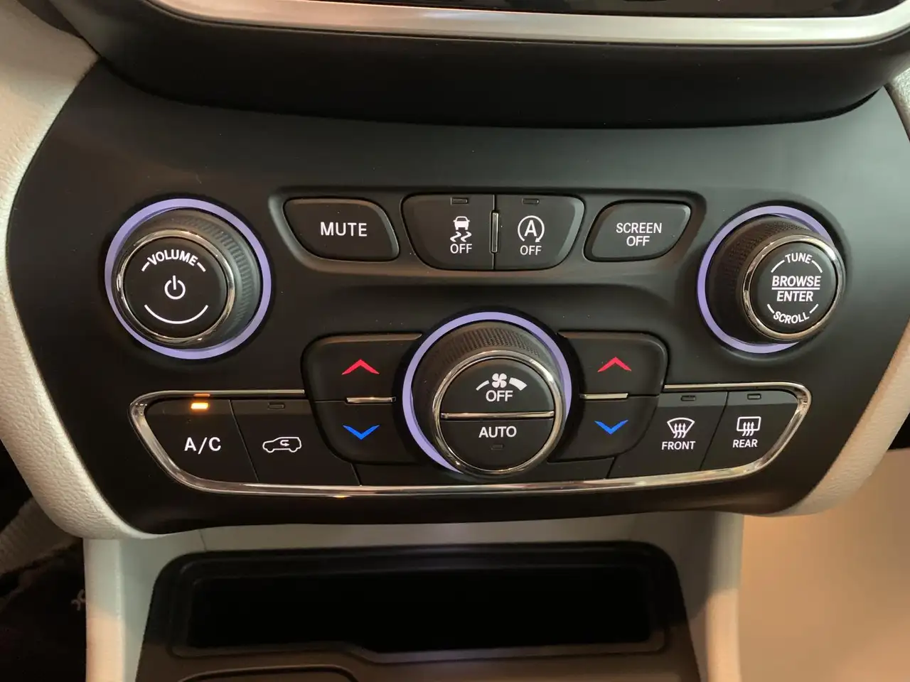Jeep Cherokee снимка Jeep Cherokee