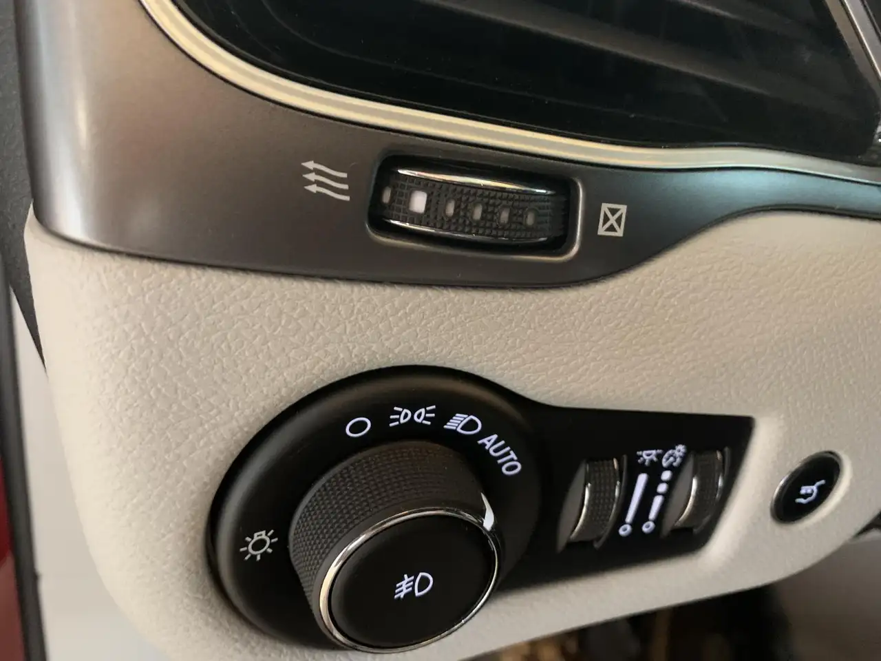 Jeep Cherokee снимка Jeep Cherokee
