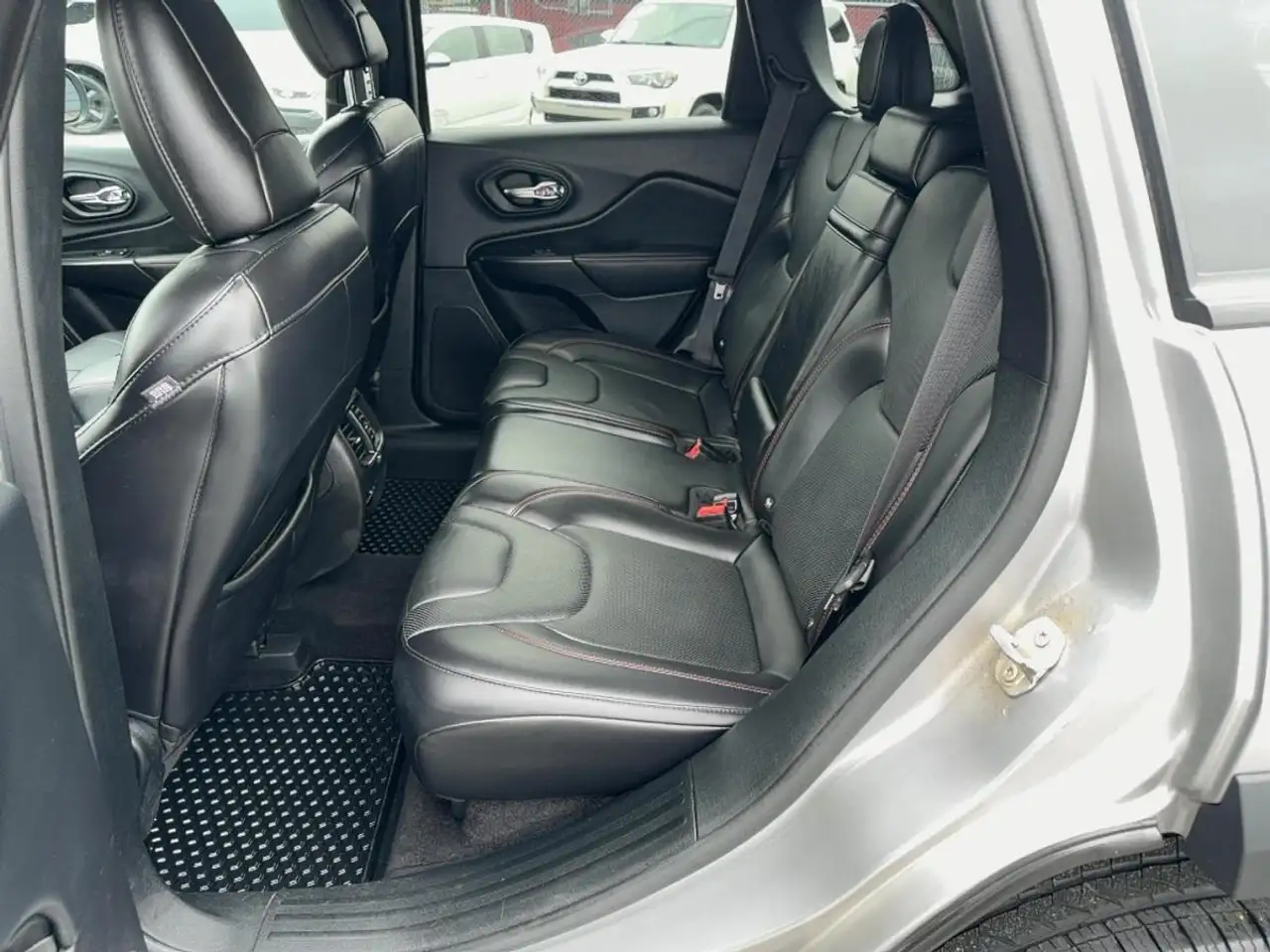 Jeep Cherokee снимка Jeep Cherokee