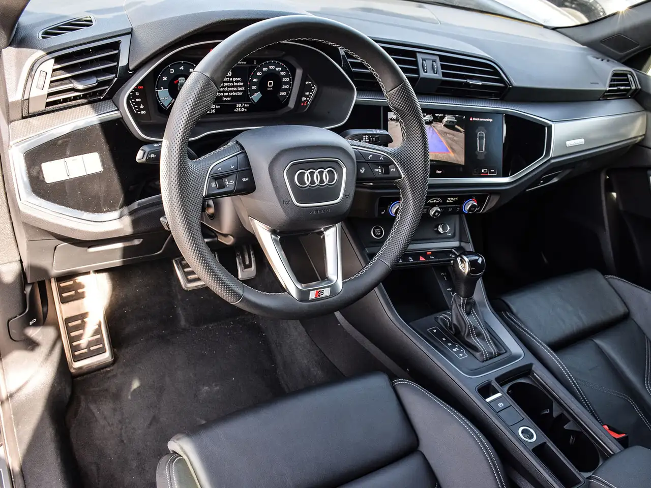 Audi Q3 снимка Audi Q3