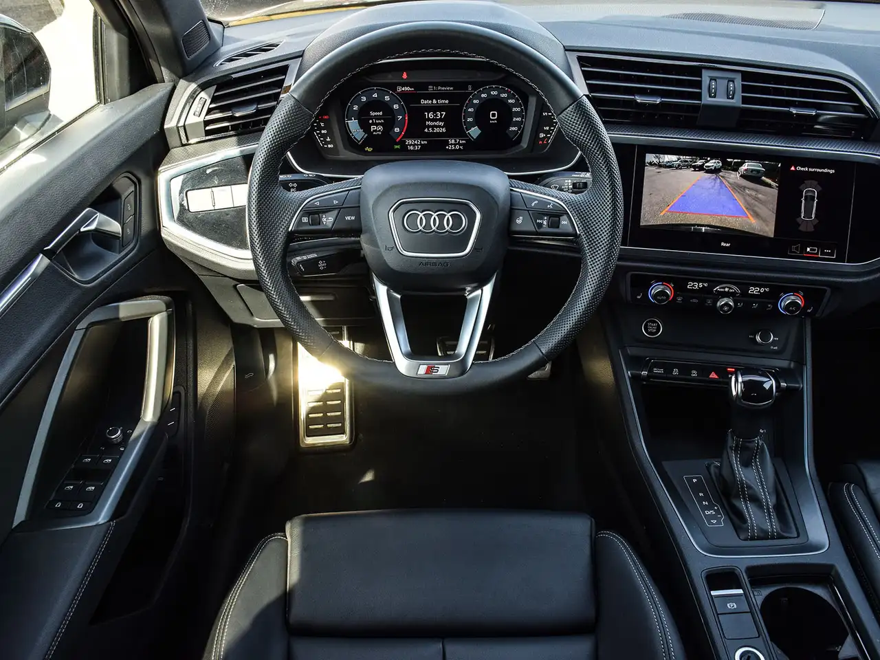 Audi Q3 снимка Audi Q3