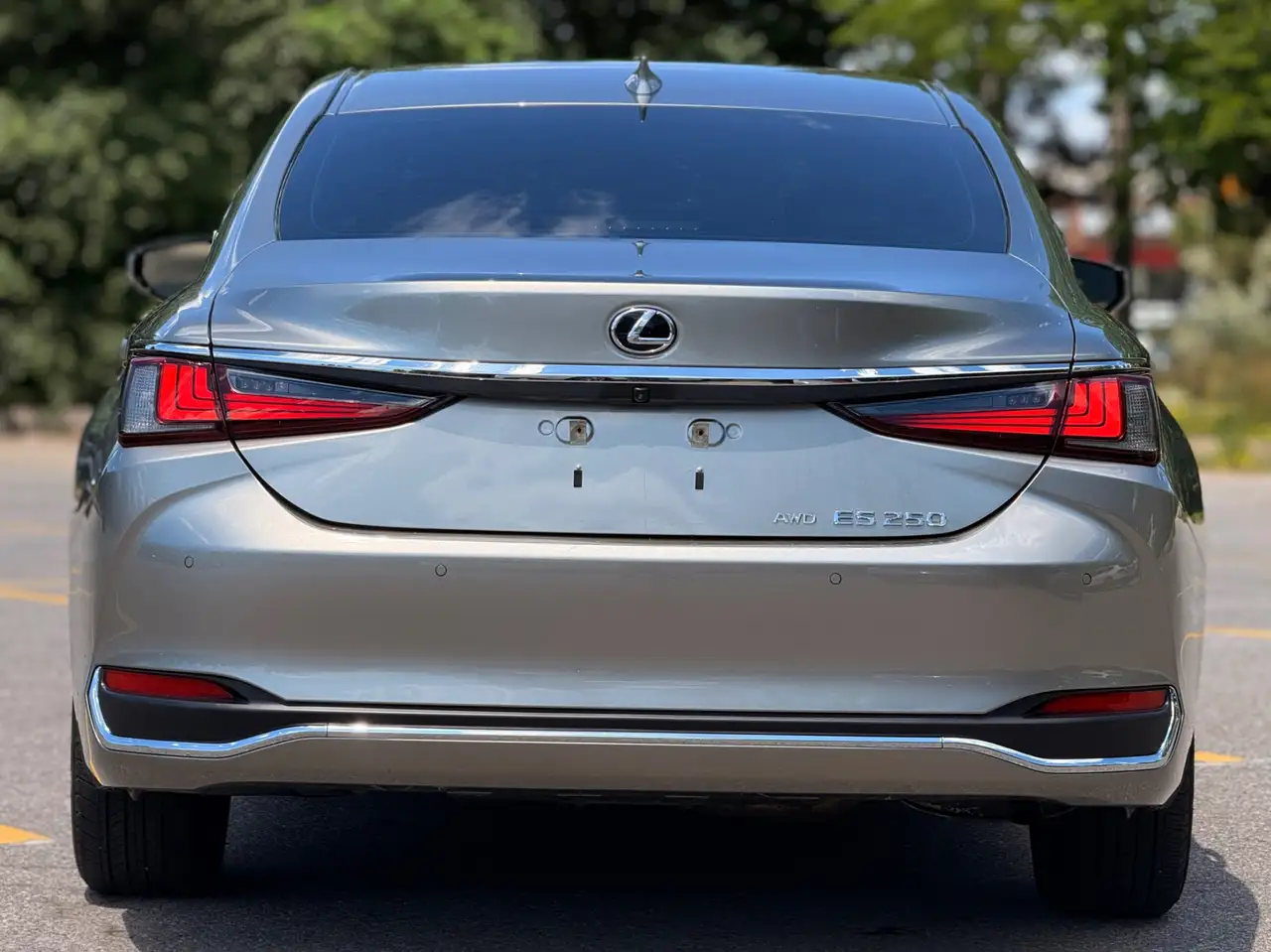 Lexus ES снимка Lexus ES