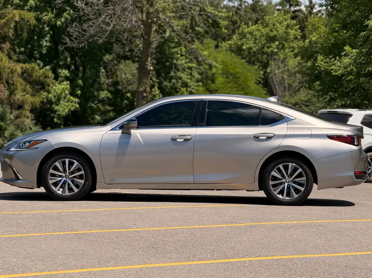 Lexus ES снимка Lexus ES
