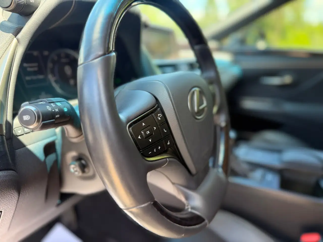 Lexus ES снимка Lexus ES