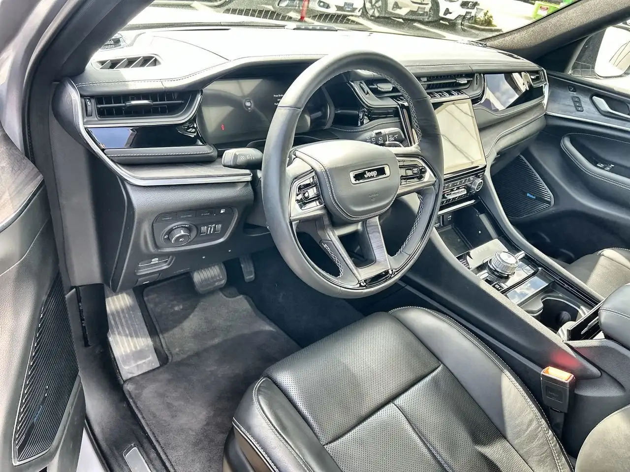 Jeep Grand Cherokee снимка Jeep Grand Cherokee
